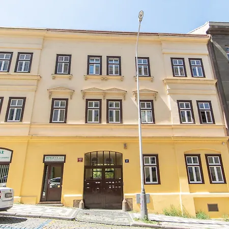 With Double Bed In Zizkov - Shared Bathroom Privatunterkunft *