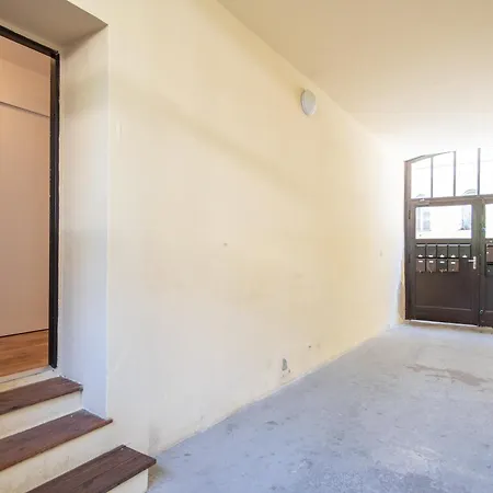 With Double Bed In Zizkov - Shared Bathroom